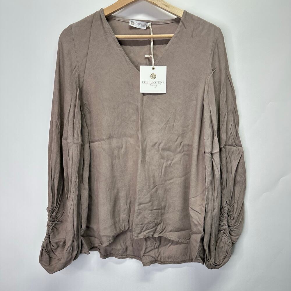 NWT Cobblestone Living Long Sleeve V Neck Taupe Relaxed Blouse Womens Size U